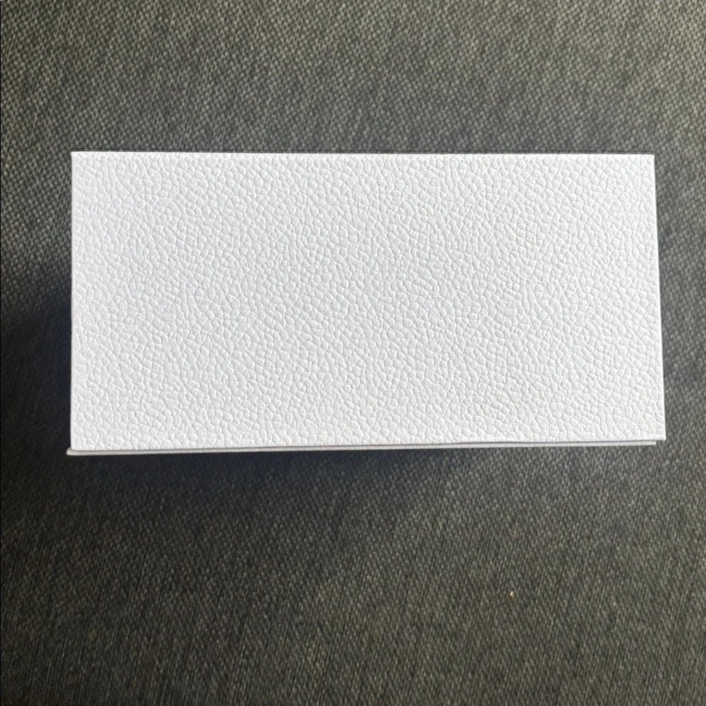 Dior White Box with Gold DIOR Logo - Picture 6 of 11